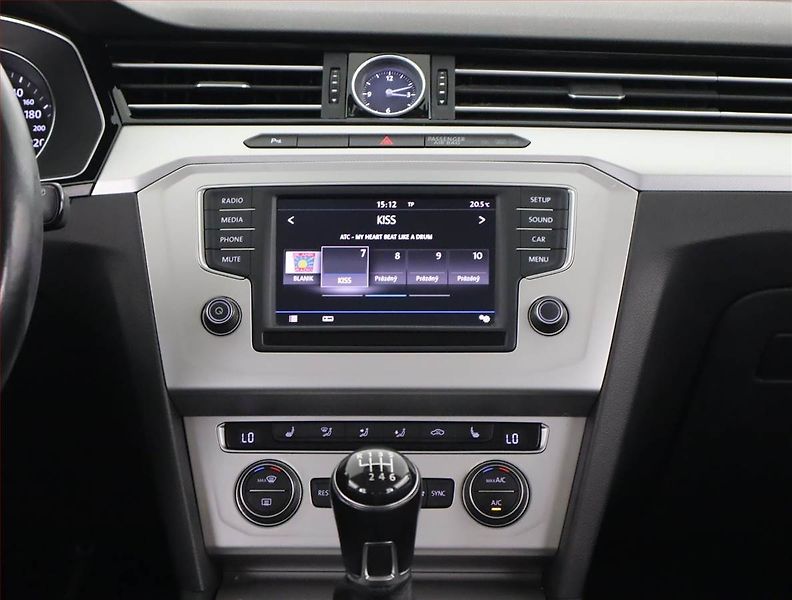 Volkswagen Passat (2017) Comfortline 1.8 TSI, ČR,1.maj - fotka 12 z 21