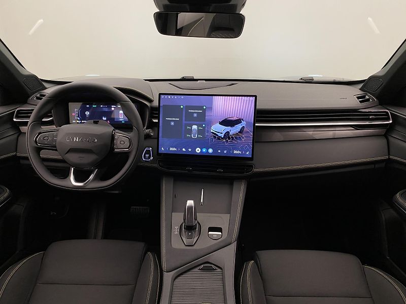 Lynk & Co 01 (2025) CORE PHEV AUT CZ 1.maj - fotka 2 z 96