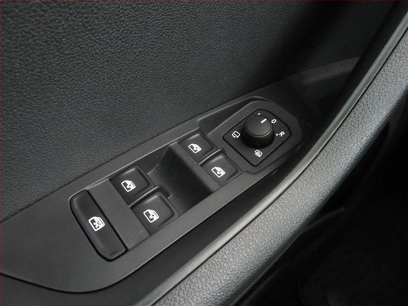 Škoda Karoq (2022) Ambition Plus 2.0 TDI - fotka 15 z 16