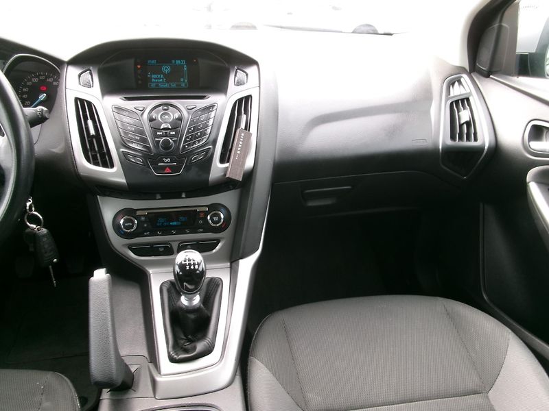 Ford Focus (2014) 1,0 ECOBOOST AC BT TEMP - fotka 20 z 24