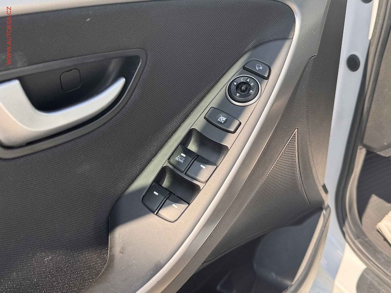 Hyundai i30 (2015) 1.6GDi, 2.maj,ČR, AC, tempo - fotka 13 z 14