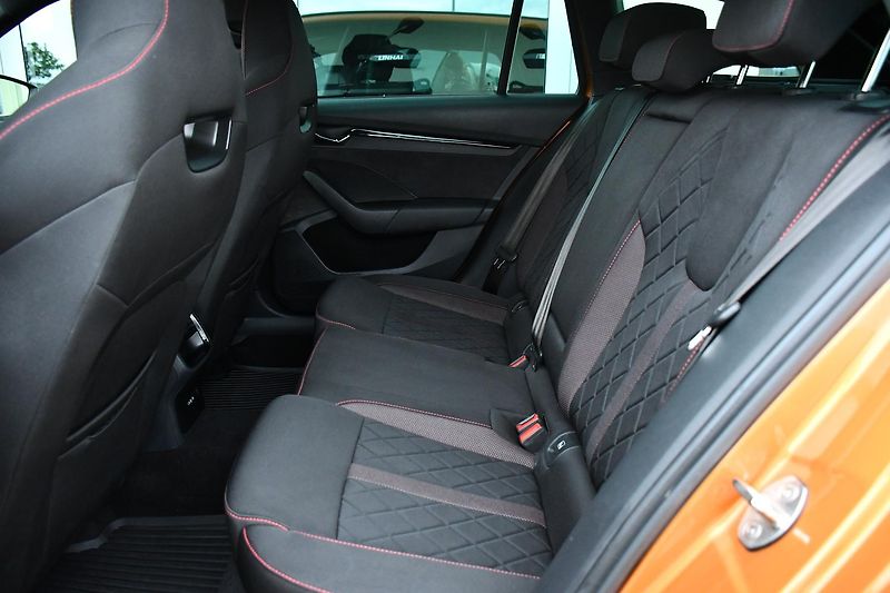 Škoda Octavia 2.0TDi RS DSG 1M ČR - fotka 17 z 39