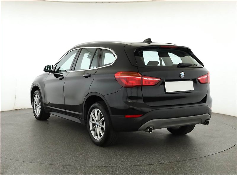 BMW X1 (2019) sDrive18d, Automat, Serv.kniha - fotka 4 z 18