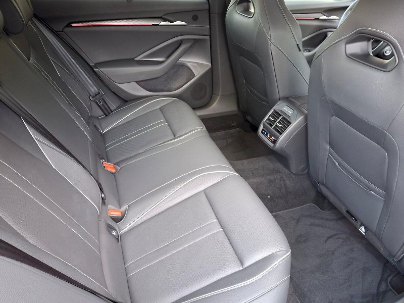 Škoda Superb (2025) Combi iV SportLine DSG 1,5TSi - fotka 13 z 35