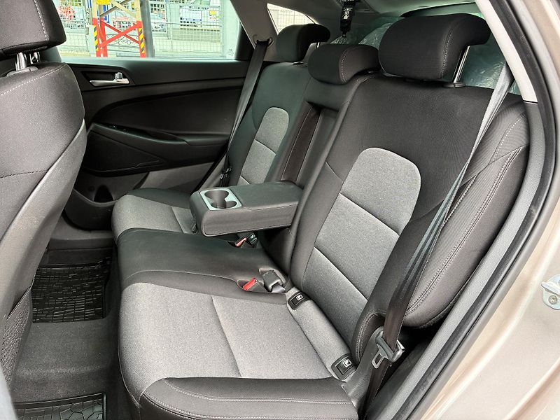 Hyundai Tucson 1.6T-GDI 130kW REZERVACE - fotka 13 z 40