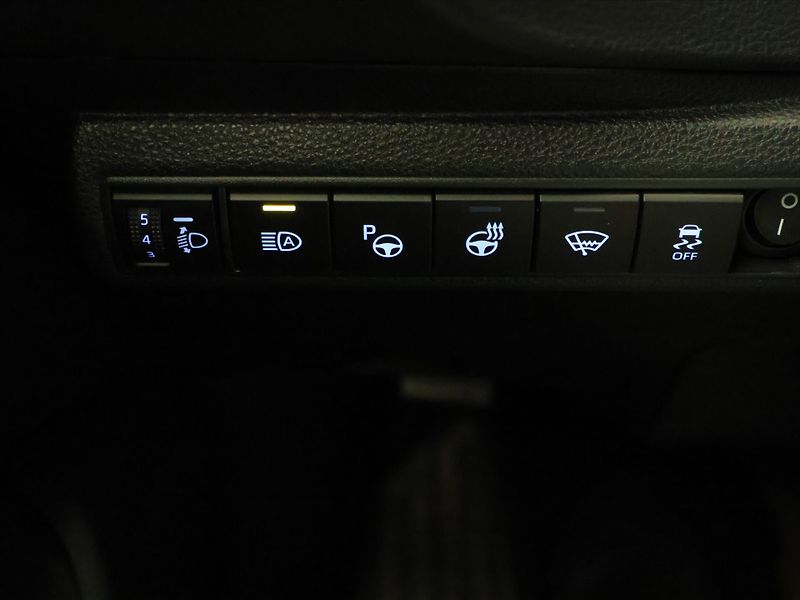 Toyota Corolla 1,8 HB Executive Aut. DPH CZ 1 - fotka 16 z 29