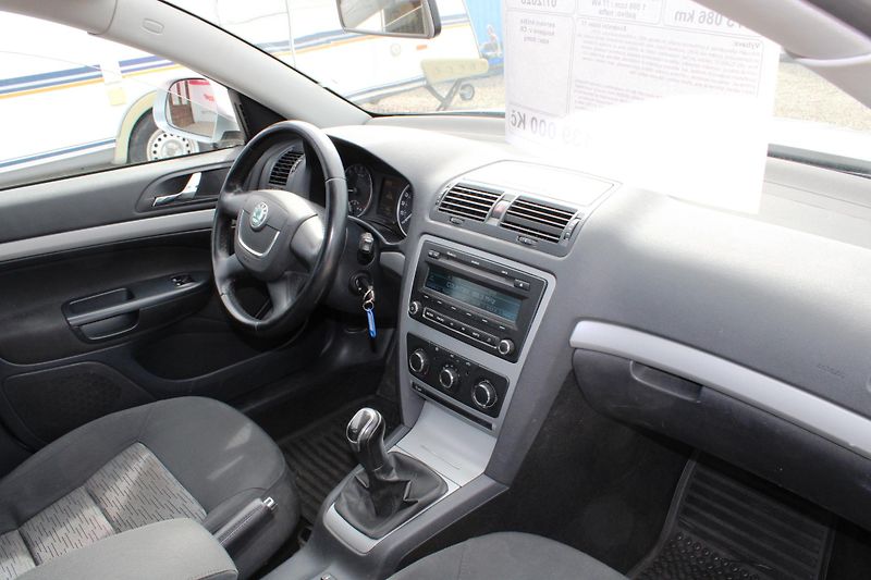 Škoda Octavia (2013) 1,6TDI KLIMA EL.OKNA TEMPOMAT - fotka 14 z 16