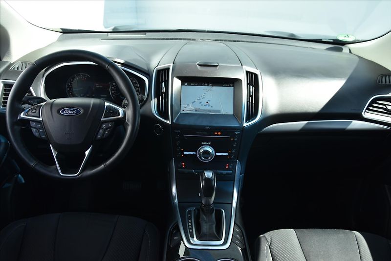 Ford Edge 2.0 TDCI 154kW AWD TITANIUM - fotka 13 z 27