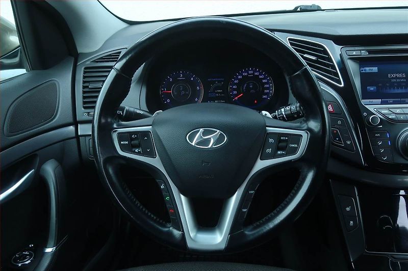 Hyundai i40 (2015) 1.7 CRDi, Automat, Serv.kniha - fotka 19 z 28