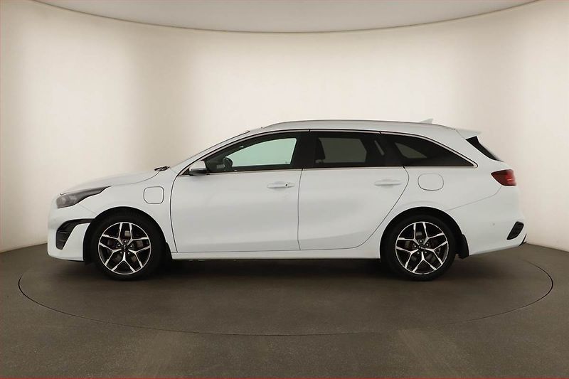Kia Ceed (2023) Premium 1.6 GDI plug-in - fotka 3 z 19