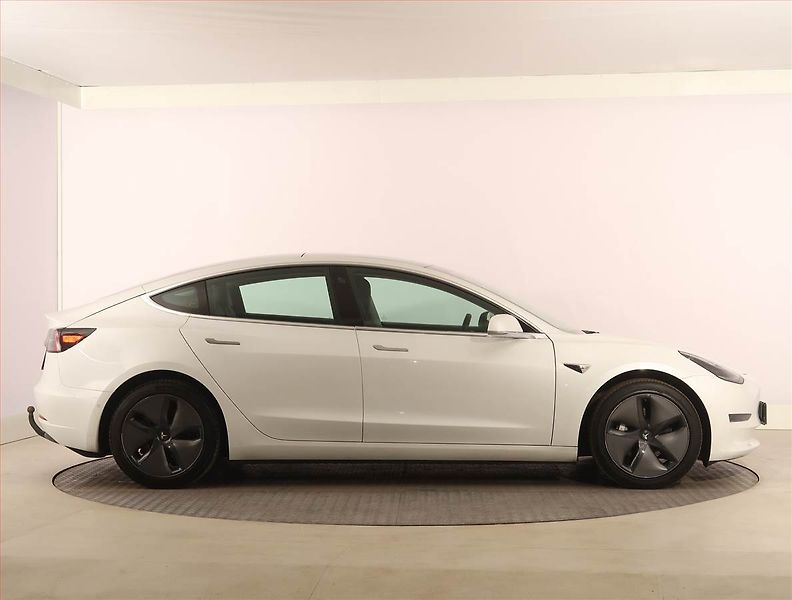 Tesla Model 3 (2020) Long Range 4WD 78kWh, SoH 89% - fotka 6 z 31