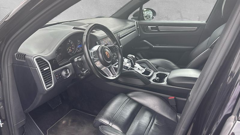 Porsche Cayenne E-HYBRID - fotka 14 z 24