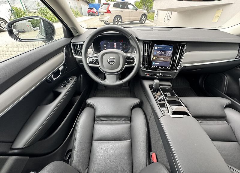 Volvo V90 T6 AWD PLUS DARK // 360 // TZ  - fotka 26 z 50