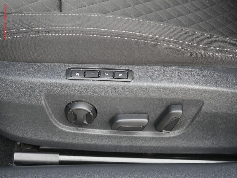 Škoda Superb (2018) 2.0 TDi 4x4, ČR, Style, DSG - fotka 20 z 21
