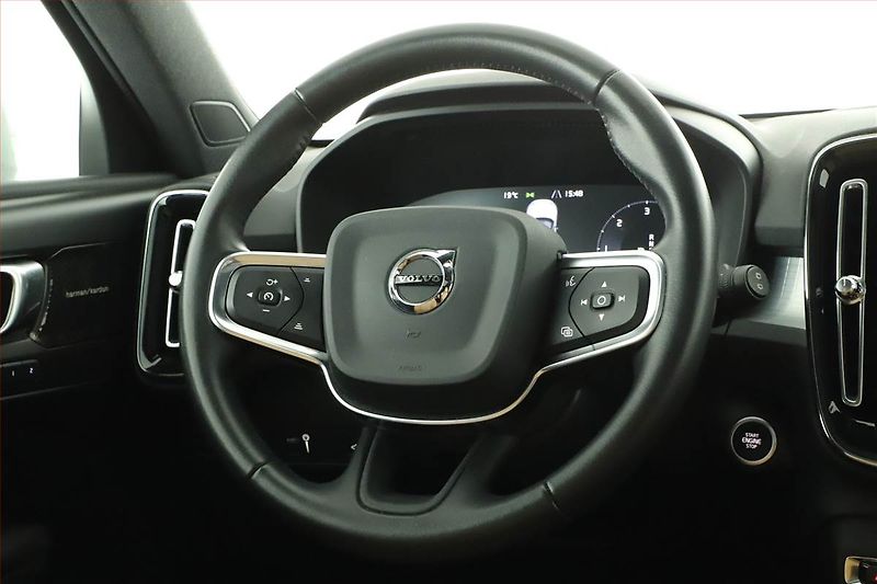 Volvo XC40 (2018) D4 AWD - fotka 16 z 20