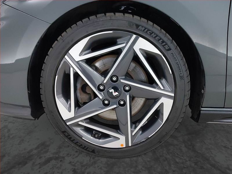 Hyundai i30 (2024) N-Line 1.5 T-GDI MHEV 48V - fotka 15 z 21