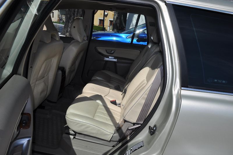 Volvo XC90 4.4i V8 232kW 4x4 A/T - fotka 7 z 19