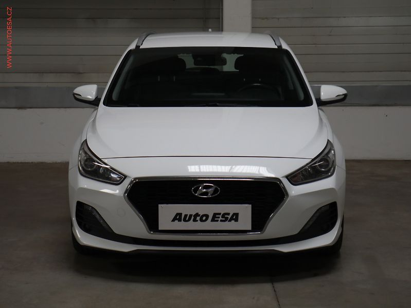 Hyundai i30 (2019) 1.6, ČR, AC, temp - fotka 2 z 18