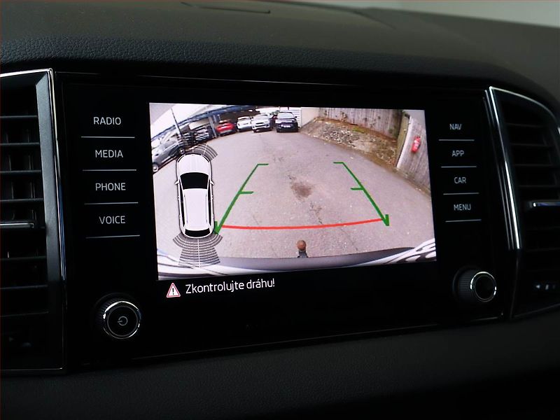 Škoda Karoq (2019) Style 1.5 TSI, Automat, Navi - fotka 16 z 24