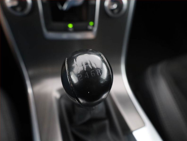 Volvo XC60 (2015) D3, Serv.kniha, Kůže, Navi - fotka 14 z 18