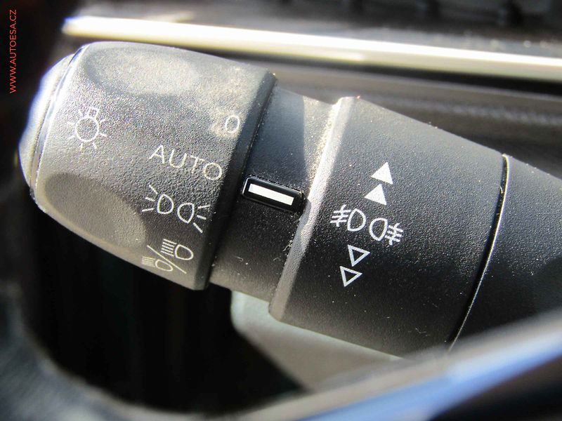 Peugeot 5008 (2019) 1.5 HDi, ČR, Active - fotka 13 z 24