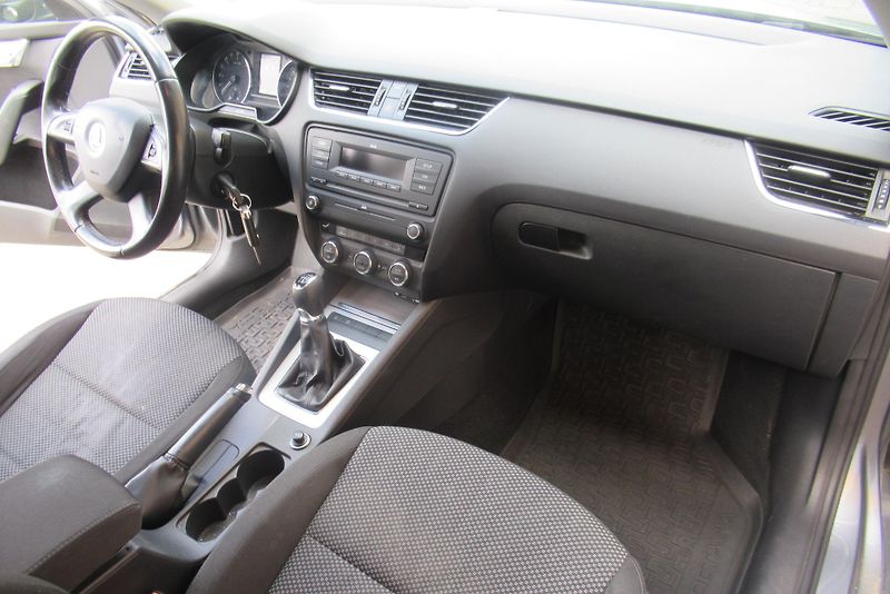Škoda Octavia 1.6 TDi AUT.KLIMA ODPOČET DPH  - fotka 9 z 17