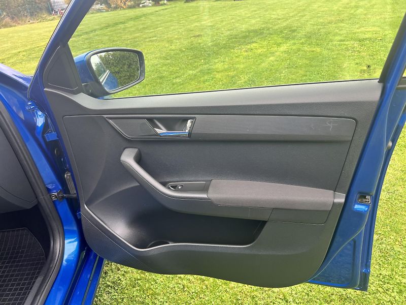 Škoda Fabia 1.4TDI 66KW,DSG,FRONT ASSIST - fotka 22 z 46