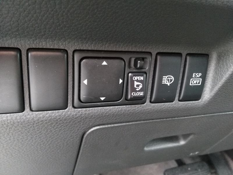 Nissan X-Trail 2,5i AWD /121 kW/ Automat - fotka 17 z 37
