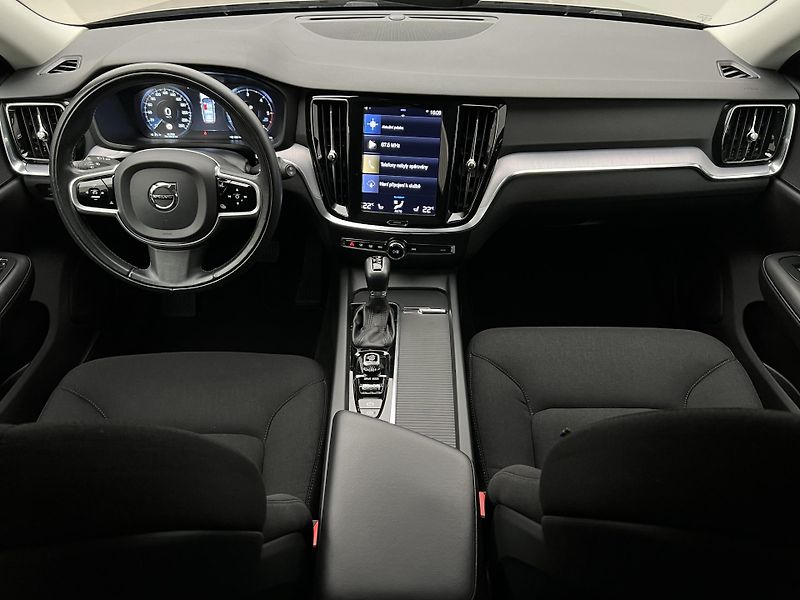 Volvo V60 D3 MOMENTUM PRO AUT - fotka 2 z 41