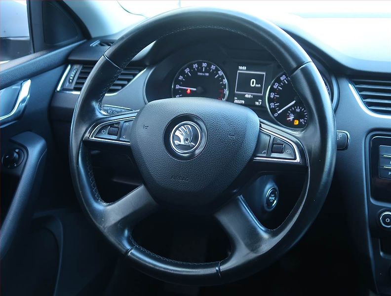 Škoda Octavia (2014) 1.6 TDI, Serv.kniha, Tempomat - fotka 15 z 17