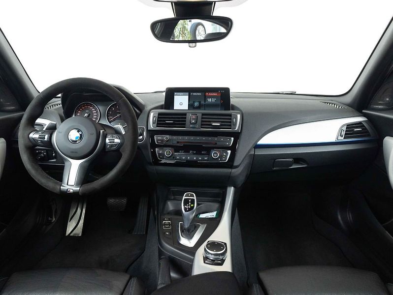 BMW Řada 1 M140i xDrive - fotka 12 z 23