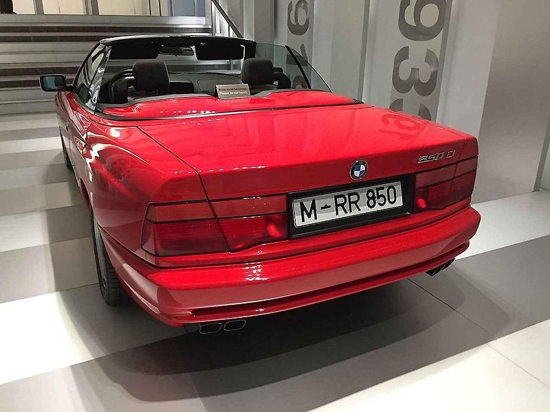BMW řady 8 (E31).