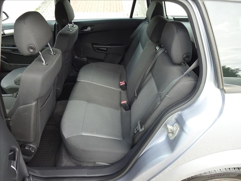 Opel Astra 1,6i 85kW - fotka 20 z 41