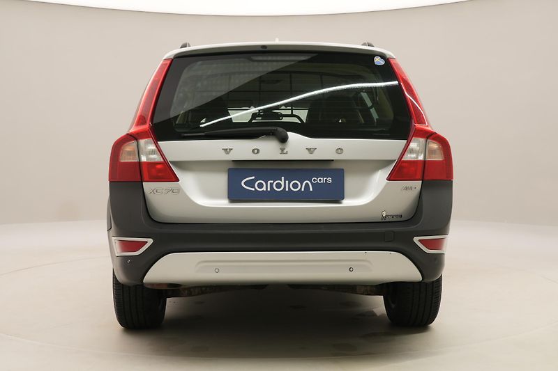 Volvo XC70 D5 AWD MOMENTUM - fotka 11 z 36