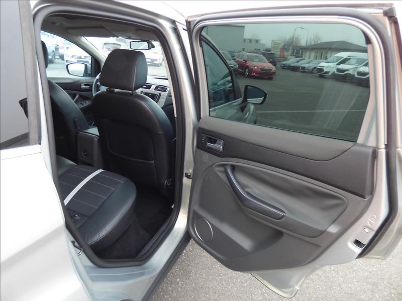 Ford Kuga 2,0 TDCI, 4x4 - fotka 16 z 47