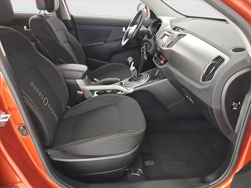 Kia Sportage (2015) 2.0 CRDi, 4X4, Xenony - fotka 9 z 19