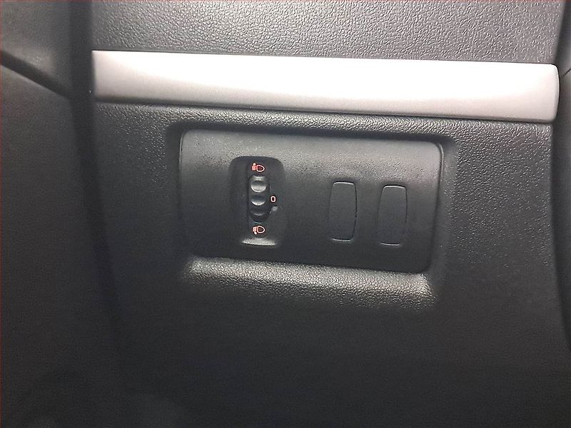 Renault Clio (2010) 1.2 16V , Serv.kniha, Tempomat - fotka 15 z 19