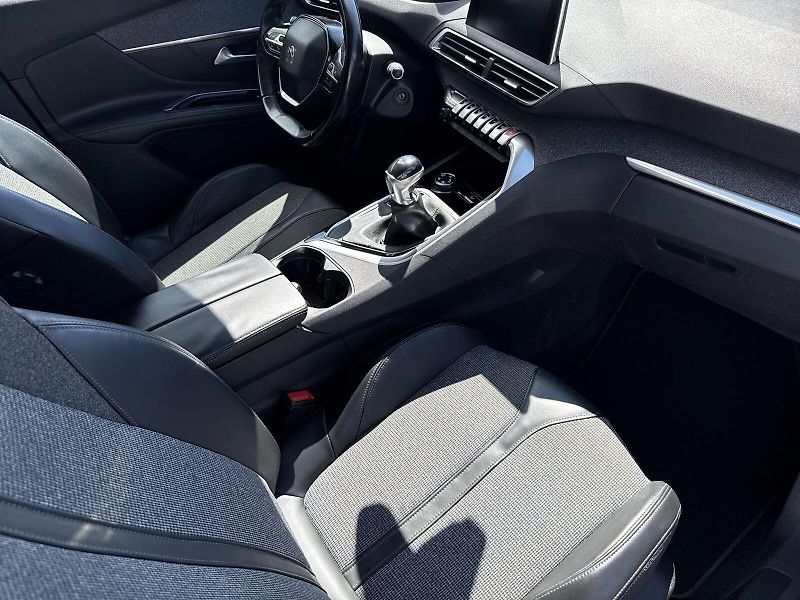 Peugeot 5008 (2017) 2.0 TDI - fotka 9 z 31