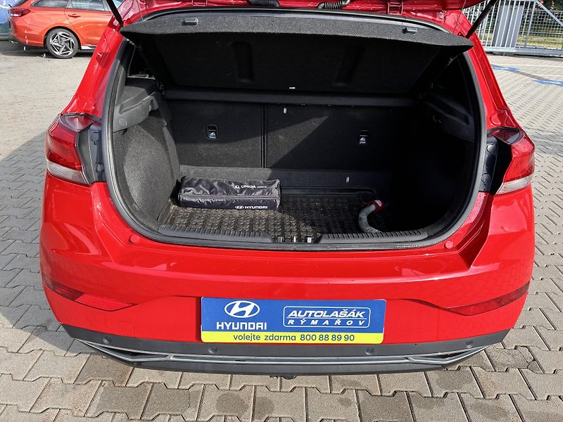 Hyundai i30 HB 1.5DPi 81kW REZERVACE - fotka 17 z 18