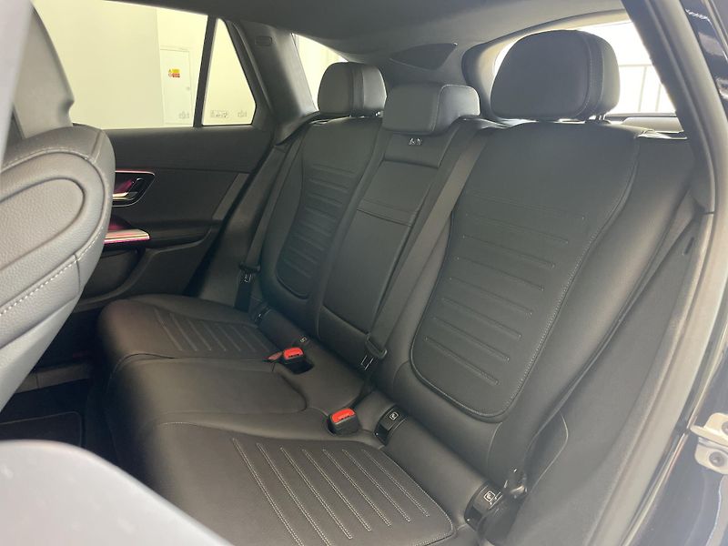 Mercedes-Benz GLC 200d 4Matic - fotka 17 z 35