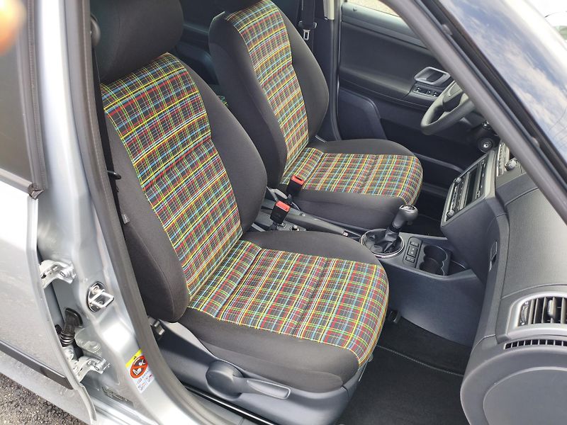 Škoda Fabia (2013) 1,2 TSI Style combi - fotka 15 z 32