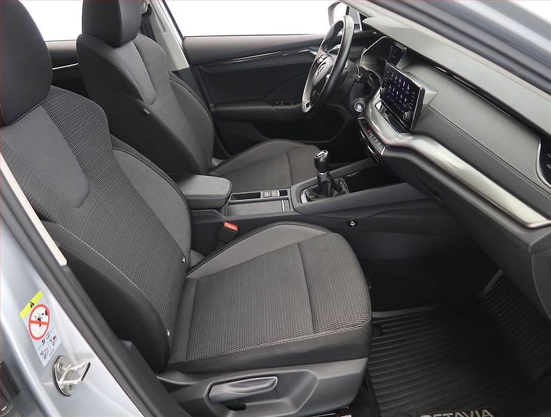 Škoda Octavia (2023) Ambition 2.0 TDI, ČR,1.maj - fotka 9 z 24
