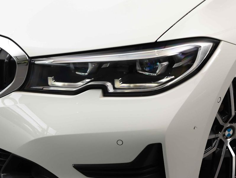 BMW Řada 3 320d xDrive - fotka 8 z 22