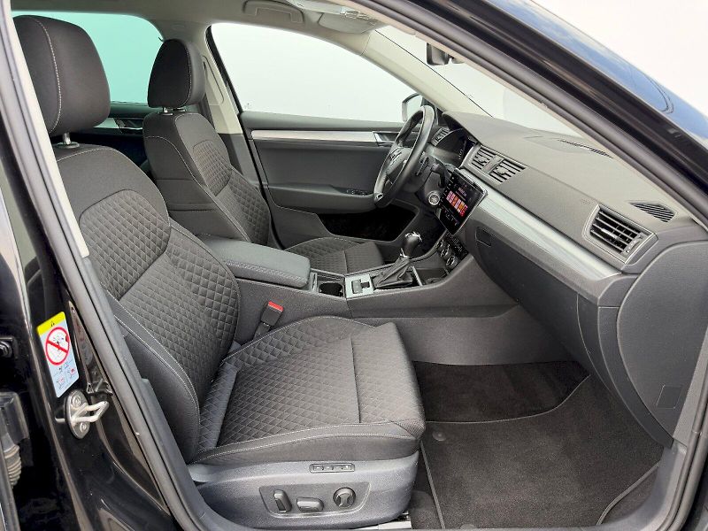 Škoda Superb (2022) 2.0TDI 110kW DSG Comfort Plus - fotka 28 z 35