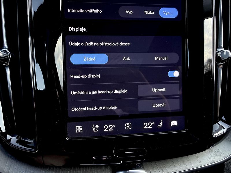 Volvo XC60 T8 AWD RECH.*ULTRA DARK + kola - fotka 59 z 62