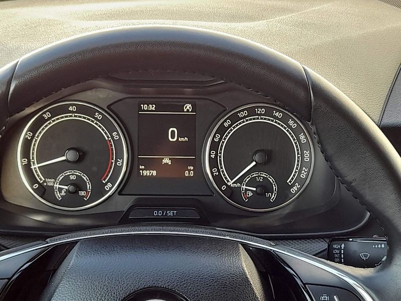Škoda Scala Ambition Plus 1.5 TSI 110kW 6M - fotka 18 z 28