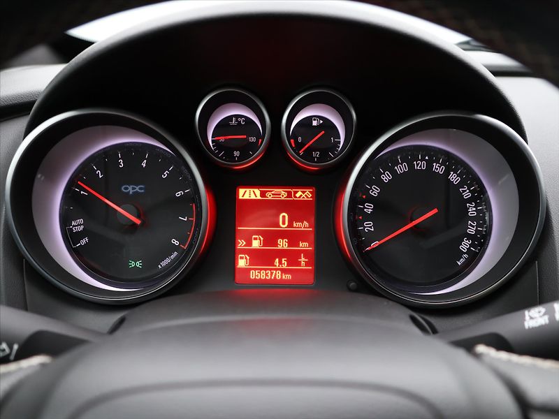 Opel Astra 2,0 T 206kW OPC Black Edit. CZ - fotka 15 z 29