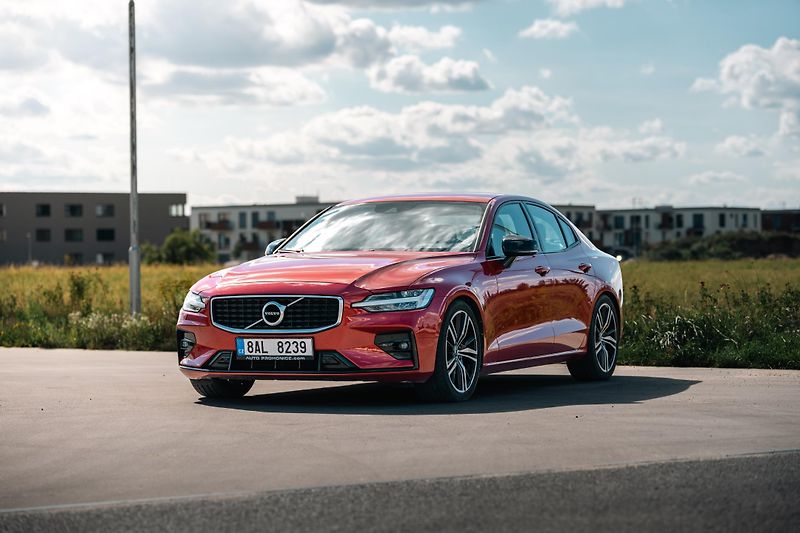Volvo S60 (2019) T5, R design - fotka 1 z 7