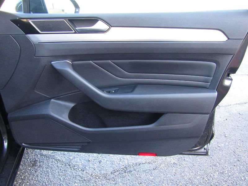 Volkswagen Passat (2022) 2.0 TDI DSG 147kW  MATRIX - fotka 29 z 41