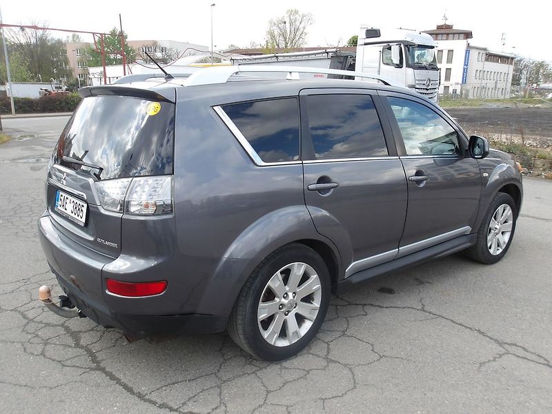 Mitsubishi Outlander 2,3i LPG+BENZIN  AUTOMAT !!! - fotka 9 z 31